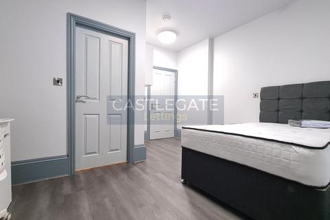 1 bedroom in a flat share to rent, Merchants Hall, St George Square, Huddersfield, HD1 1JF