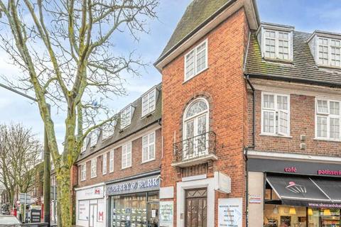 Studio to rent, Market Place, Hampstead Garden Suburb, NW11