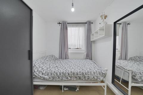 2 bedroom apartment to rent, Carnarvon Road, London