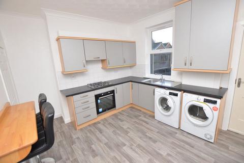 2 bedroom terraced house to rent, Railway Street, Hindley