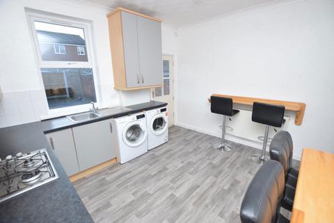 2 bedroom terraced house to rent, Railway Street, Hindley