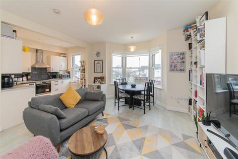 2 bedroom flat for sale, Station Road, Hendon, London