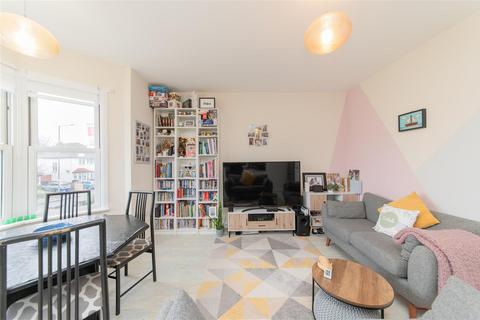 2 bedroom flat for sale, Station Road, Hendon, London