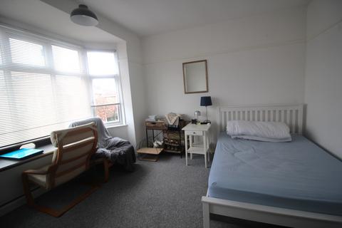 2 bedroom flat to rent, Maxwell Road, Bournemouth, Dorset, BH9