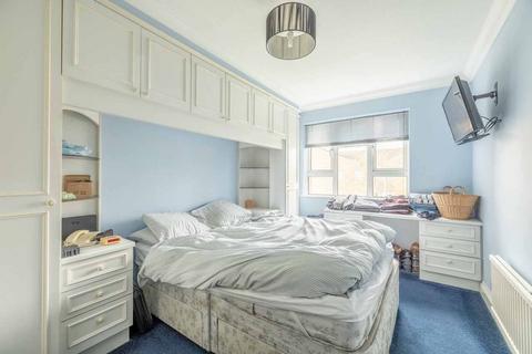 1 bedroom flat for sale, New Road, Datchet  SL3