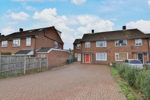 4 bedroom semi-detached house to rent, King Georges Avenue, Hertfordshire WD18