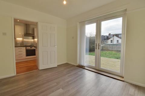 4 bedroom semi-detached house to rent, King Georges Avenue, Hertfordshire WD18