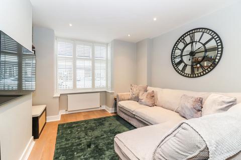 25 Titian Avenue, Bushey Heath, Bushey, WD23 4GB