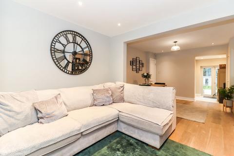 25 Titian Avenue, Bushey Heath, Bushey, WD23 4GB