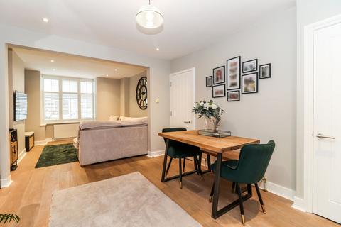 25 Titian Avenue, Bushey Heath, Bushey, WD23 4GB