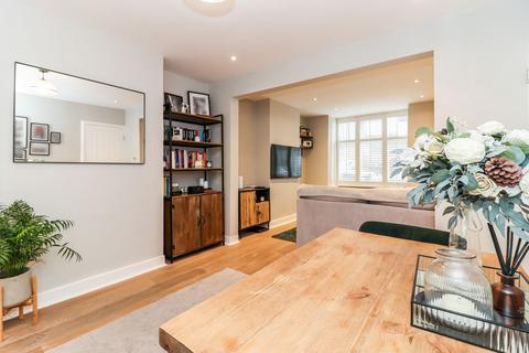 25 Titian Avenue, Bushey Heath, Bushey, WD23 4GB
