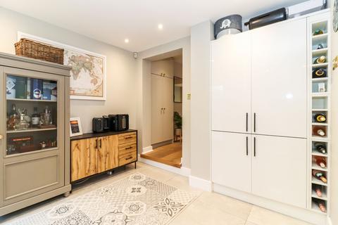 25 Titian Avenue, Bushey Heath, Bushey, WD23 4GB