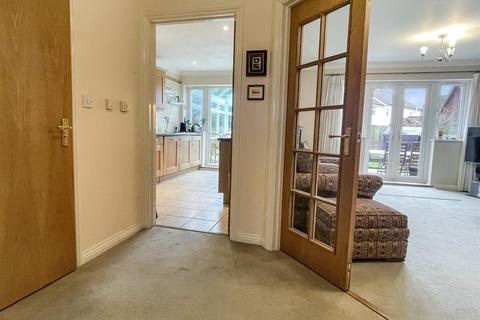21 Ilex Close, Sonning Common, Reading, RG4 9LG
