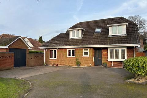 3 bedroom chalet for sale, The Close, Holbury SO45