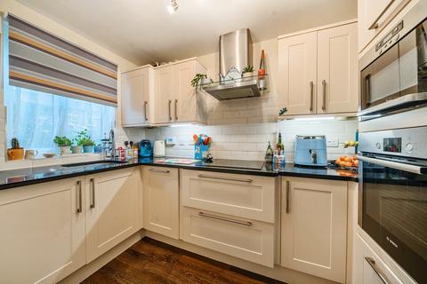 2 bedroom semi-detached house for sale, Crosby Way, Farnham, GU9