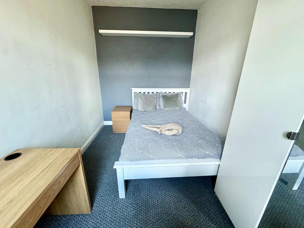 Bedroom 2..jpg
