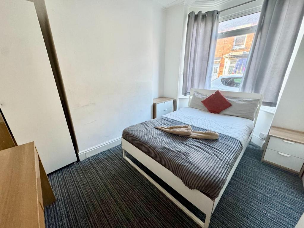 Bedroom 4.jpg