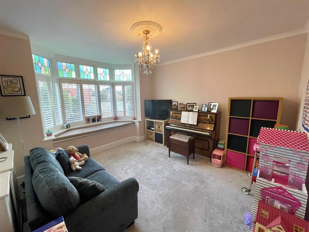 SITTING ROOM.jpg