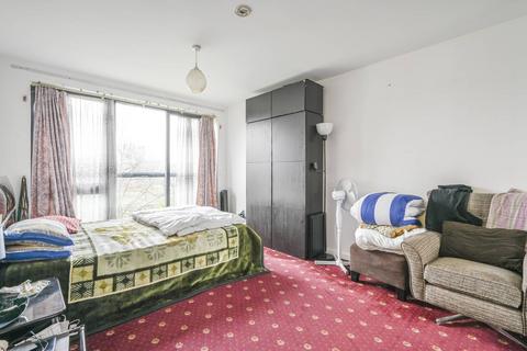 3 bedroom flat for sale, Lucienne Court, E14, Poplar, London, E14