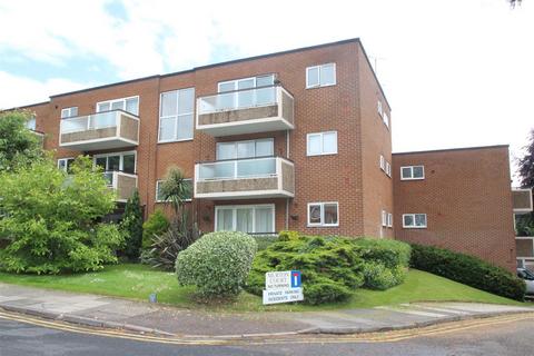 3 bedroom apartment to rent, Hillside Road, St. Albans