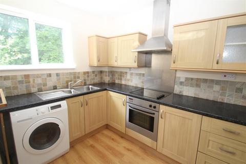 3 bedroom apartment to rent, Hillside Road, St. Albans