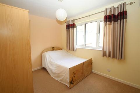 3 bedroom apartment to rent, Hillside Road, St. Albans