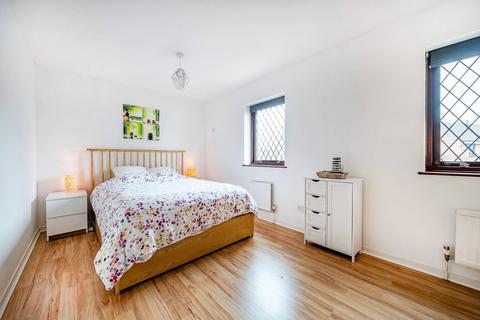 2 Harlequin Close, Isleworth, TW7 7LA
