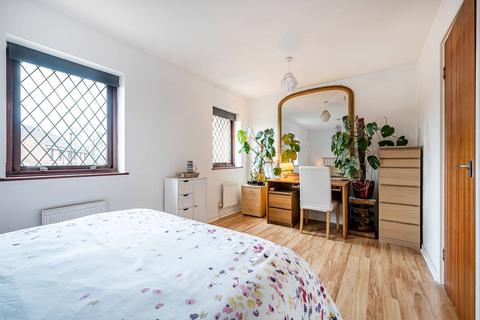 2 Harlequin Close, Isleworth, TW7 7LA