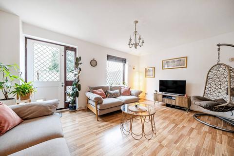 2 Harlequin Close, Isleworth, TW7 7LA