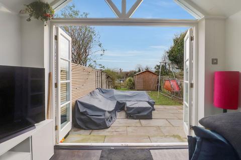 53 Vale Road, Claygate, Esher, KT10 0NL