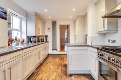 53 Vale Road, Claygate, Esher, KT10 0NL