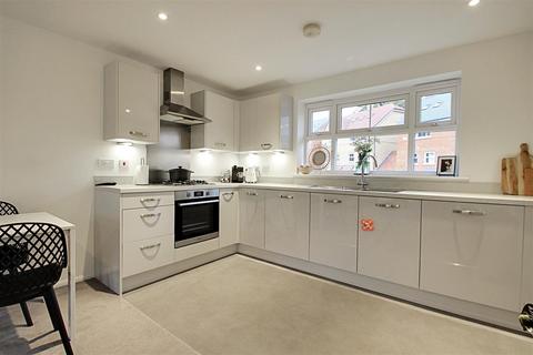 20 Jay Close, Hemel Hempstead, HP3 0GJ
