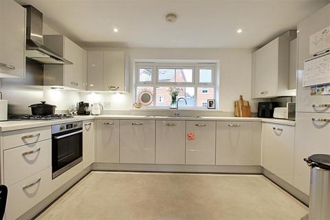 20 Jay Close, Hemel Hempstead, HP3 0GJ
