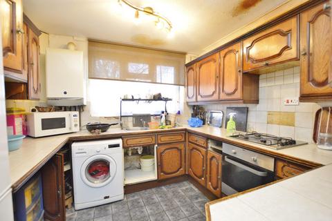 3 bedroom maisonette for sale, Gainsborough Avenue, Manor Park