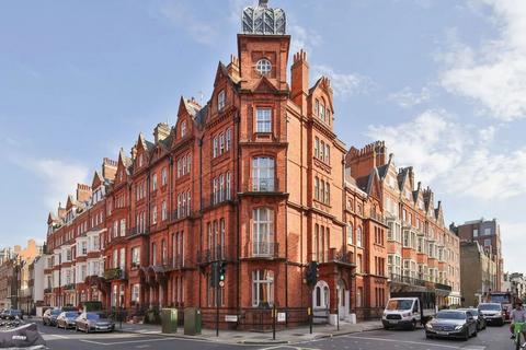 Green Street, London, W1