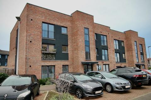 2 bedroom flat to rent, Skylark Place, Portobello, Edinburgh, EH15