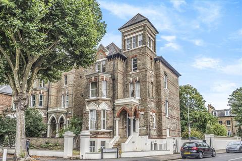 Flat 4, 46 Maple Road, Surbiton, KT6 4AE