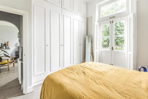 Flat 4, 46 Maple Road, Surbiton, KT6 4AE