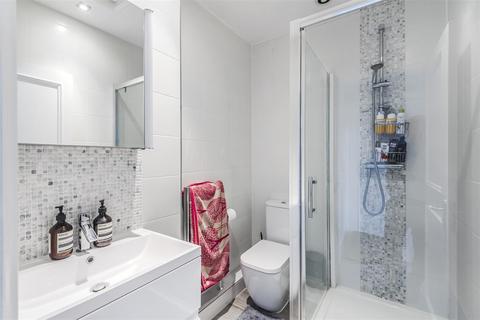 Flat 4, 46 Maple Road, Surbiton, KT6 4AE