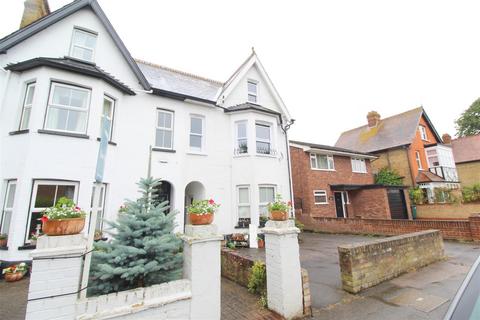 2 bedroom maisonette to rent, Manygate Lane, Shepperton