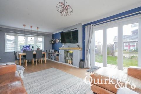 4 bedroom detached house for sale, Church Parade, Canvey Island, SS8