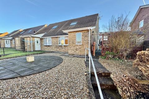 2 bedroom bungalow for sale, Yew Grove, Woodfieldside, NP12