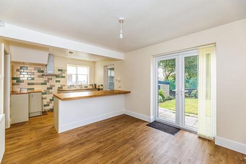 4 bedroom semi-detached house to rent, Weavers Close, Grenoside, Sheffield