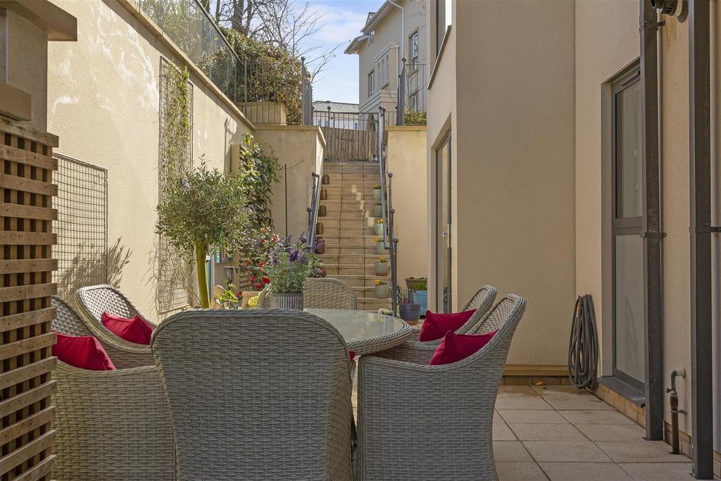 Flat 1 315862 (4).jpg