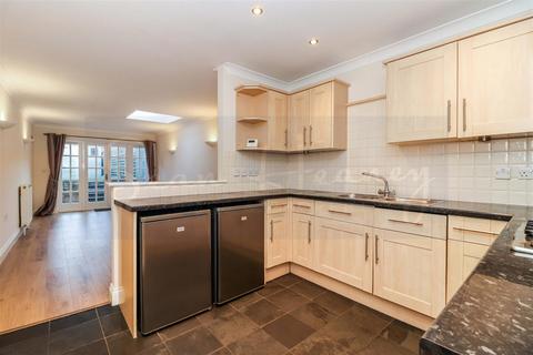 2 bedroom terraced house for sale, Alston Road, Barnet EN5