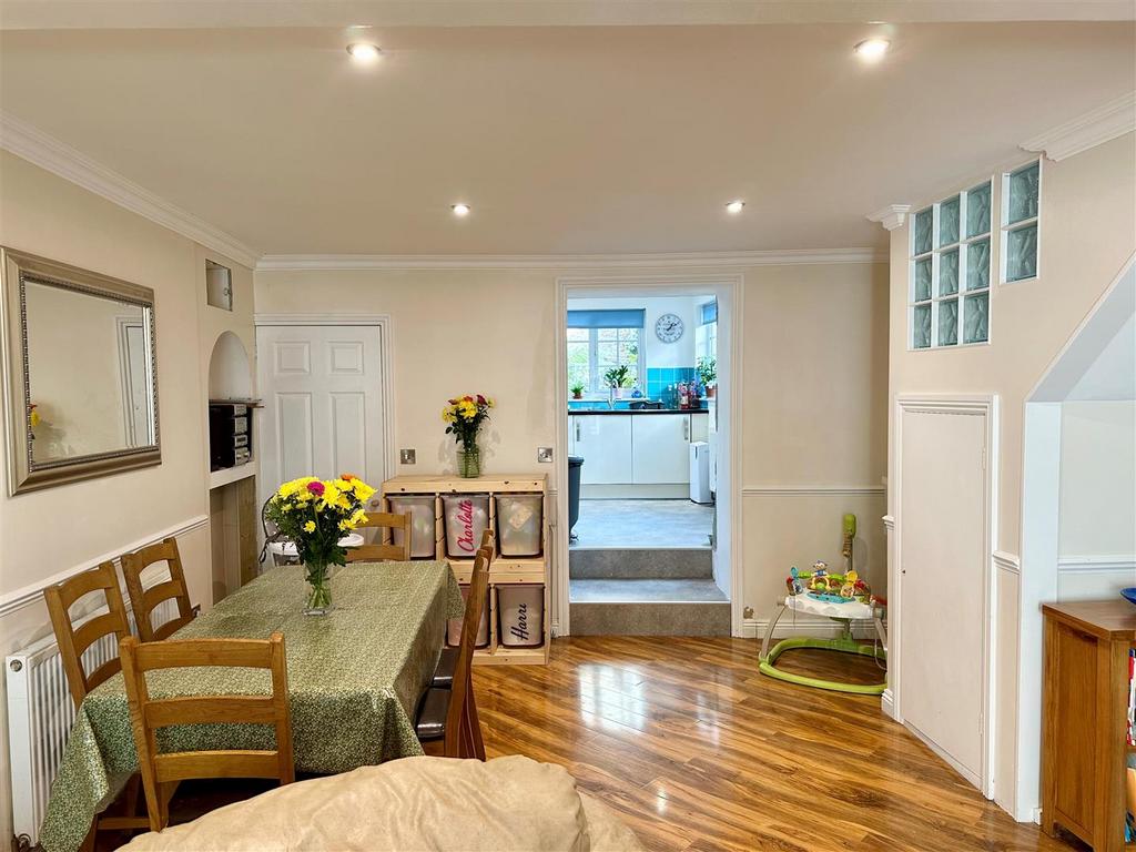 Dining Area 2.jpg