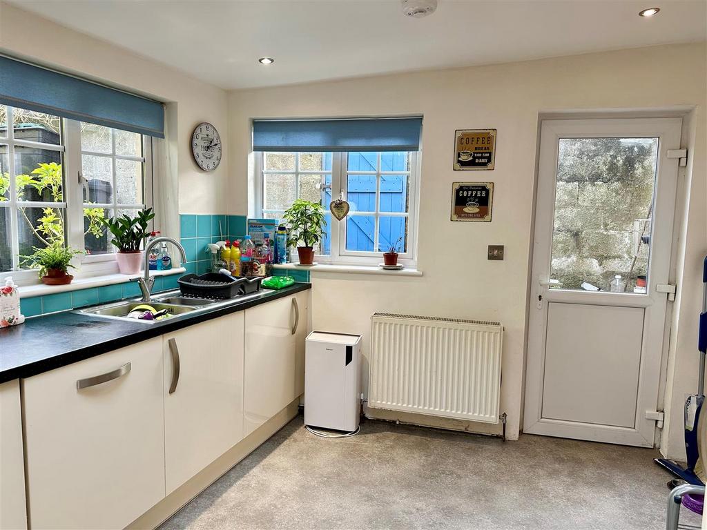 Kitchen 3.jpg