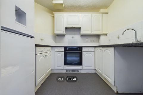 2 bedroom flat to rent, 22, Galleon Court, HULL, HU9 1QF