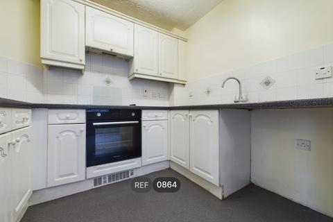 2 bedroom flat to rent, 22, Galleon Court, HULL, HU9 1QF