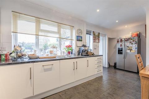 7 Cornwall Avenue, Byfleet, West Byfleet, KT14 7EX
